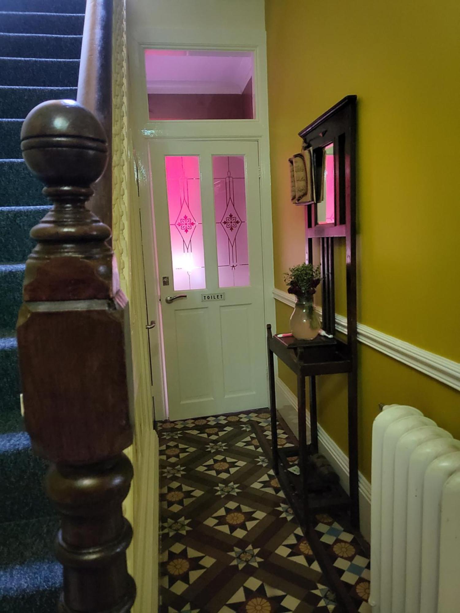 Haya Guest House Oldbury  Extérieur photo