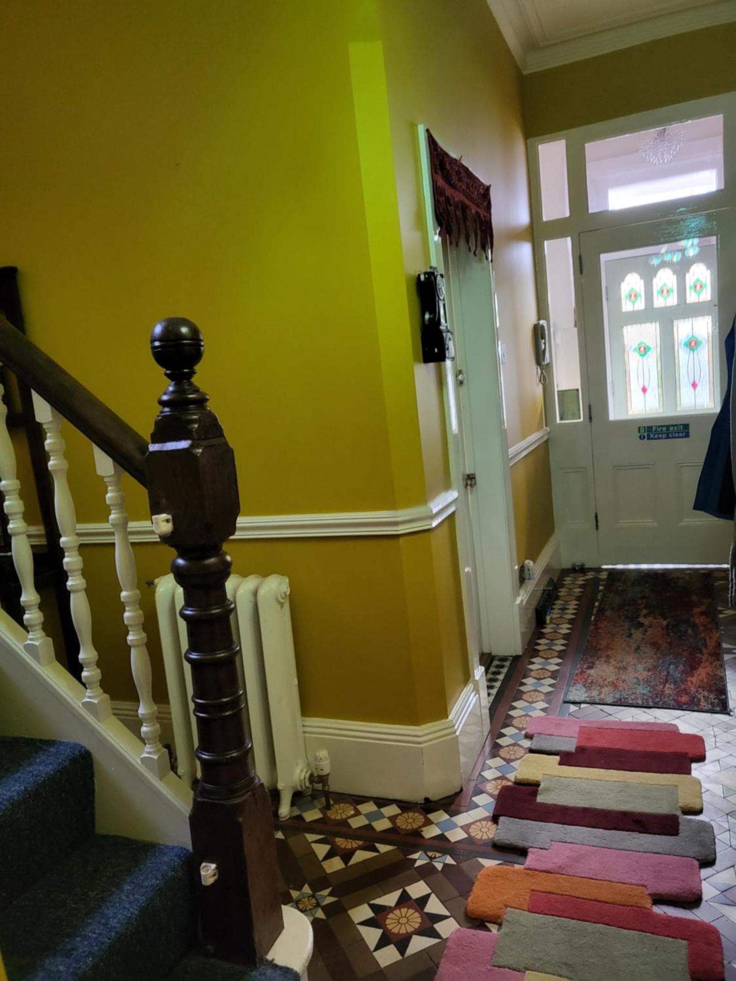 Haya Guest House Oldbury  Extérieur photo