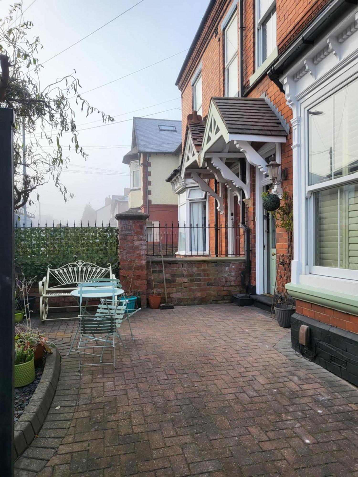 Haya Guest House Oldbury  Extérieur photo