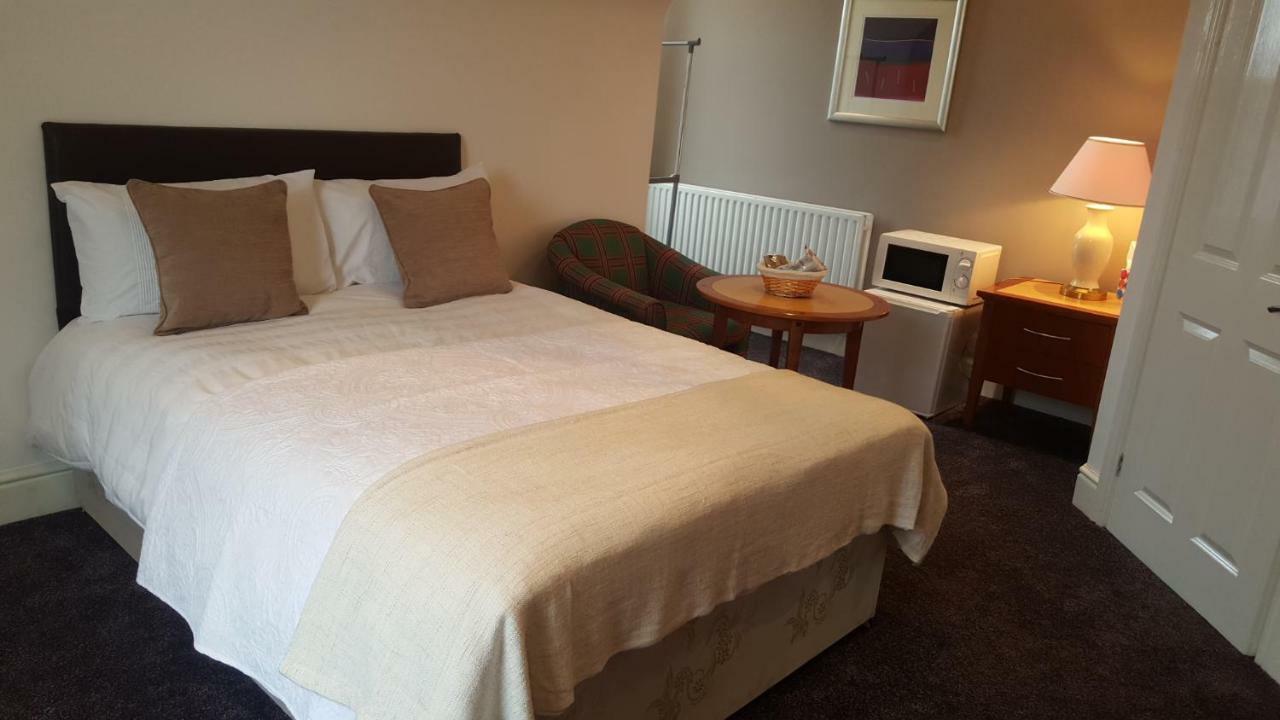 Haya Guest House Oldbury  Extérieur photo