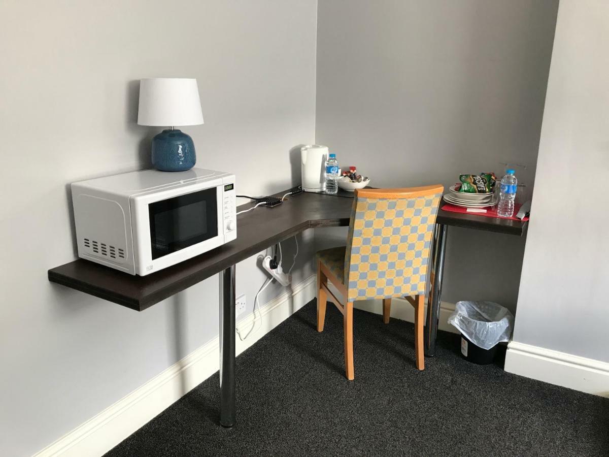 Haya Guest House Oldbury  Extérieur photo
