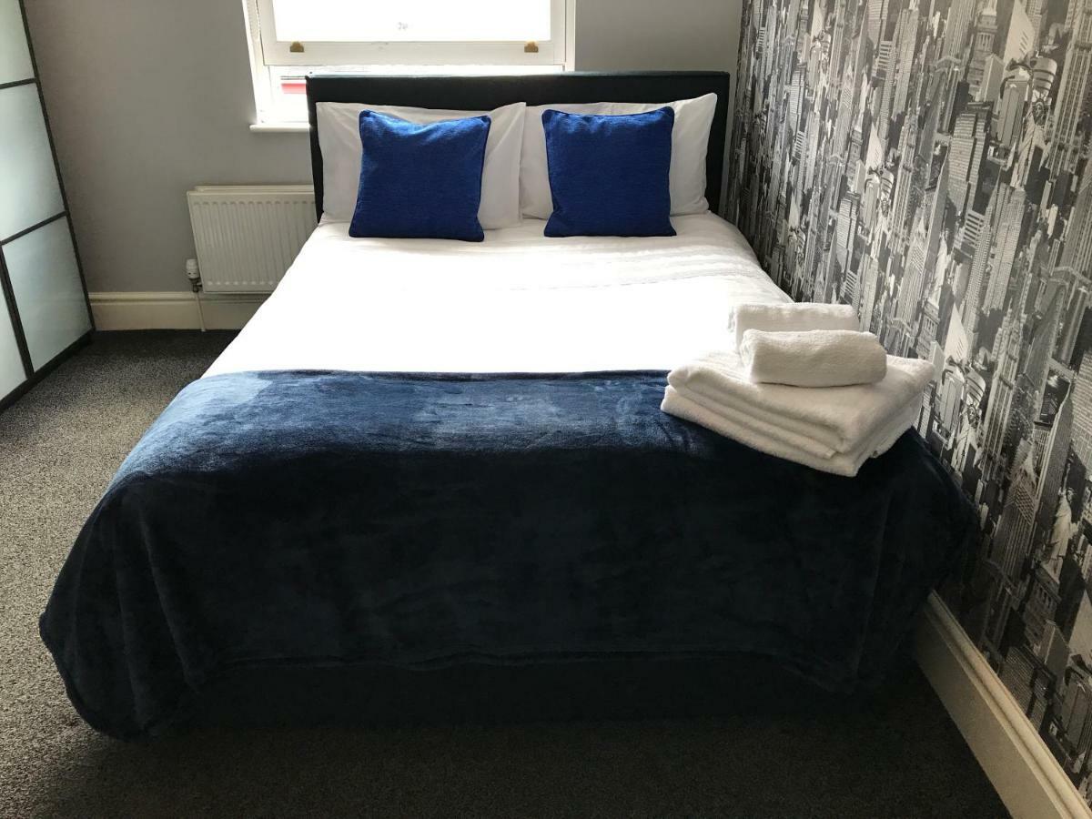 Haya Guest House Oldbury  Extérieur photo
